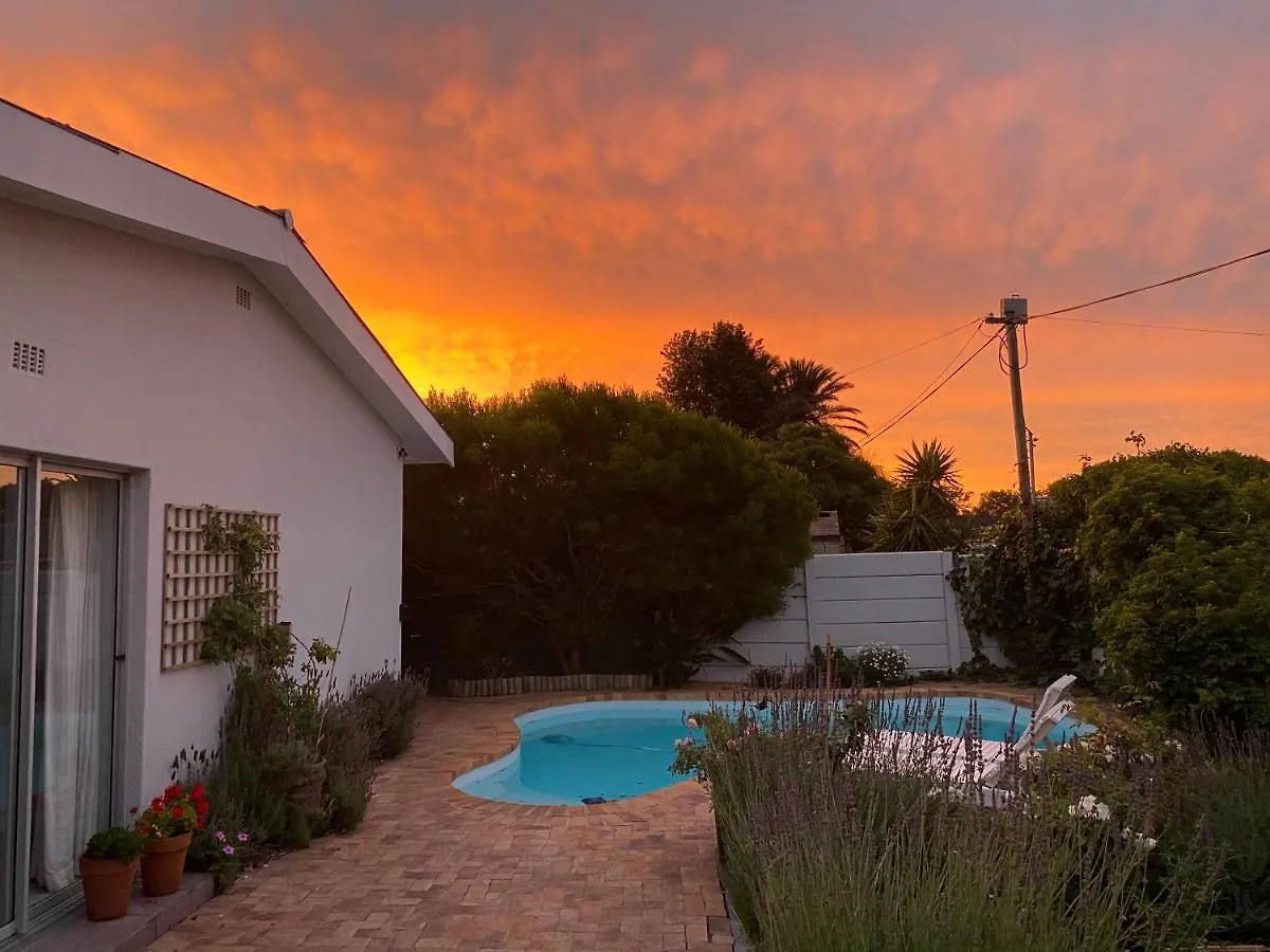 Surf Way Beach Cottage Cape Town 0*,  South Africa